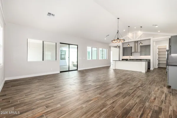 $889,000 | 9818 South 7th Place, Phoenix, AZ 85042