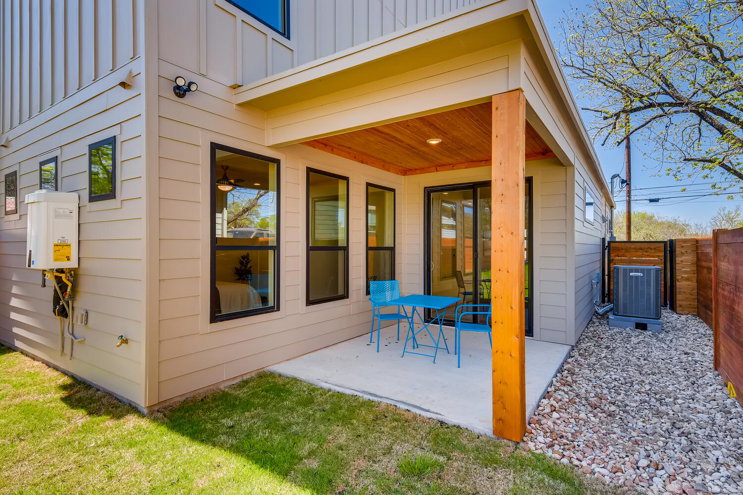 505 Kemp Street Austin, TX 78741 - Photo 25 of 34 A private outdoor setup with easy access from the main level.
