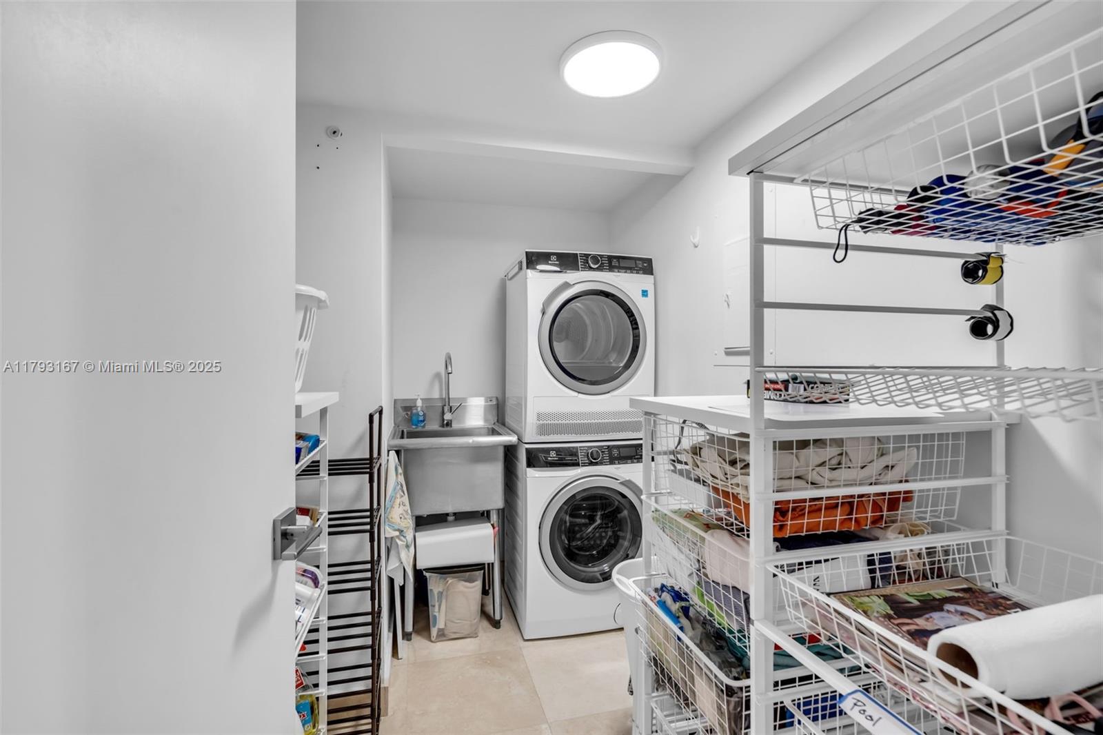2333 Brickell Avenue, Unit 1401 Miami, FL 33129 - Photo 24 of 36 a utility room with dryer and washer