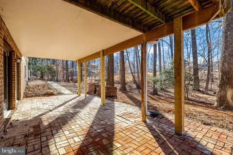 a view of an entryway with a balcony