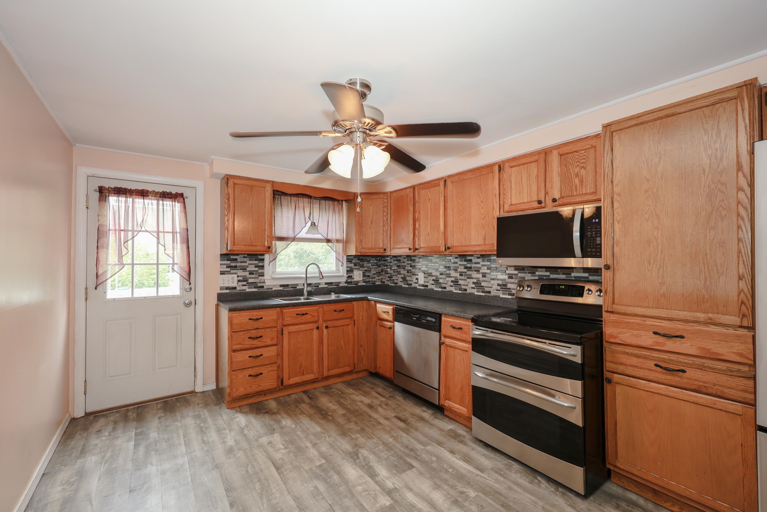 15 Raymond Drive Merrimack, NH 03054 - Photo 21 of 42
