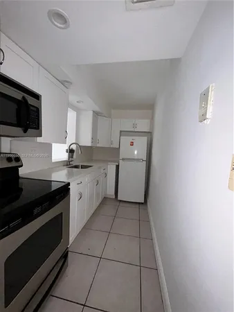 $1,800 | 1720 Northwest N River Drive, Unit 203, Miami, FL 33125