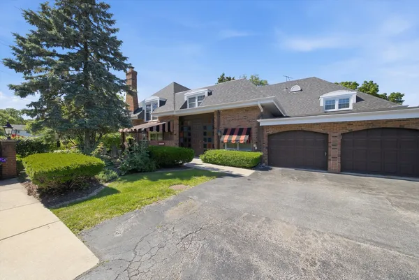 $319,000 | 12610 South London Lane, Unit 3, Palos Heights, IL 60463