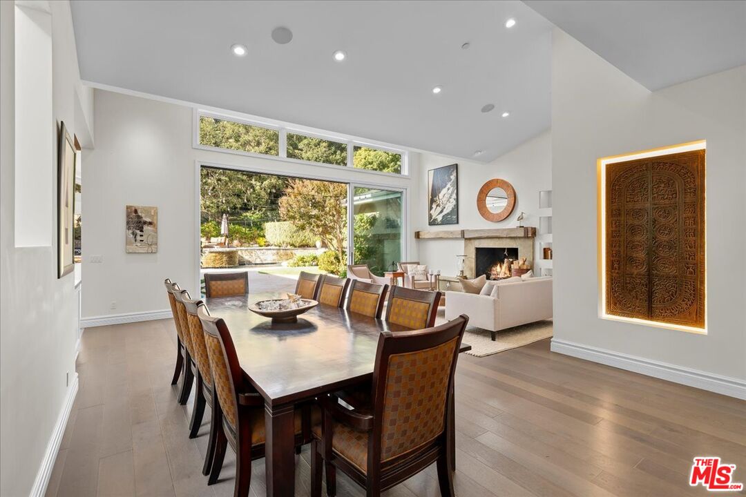 809 Leonard Road Los Angeles, CA 90049 - Photo 11 of 72 a dining room with furniture and window