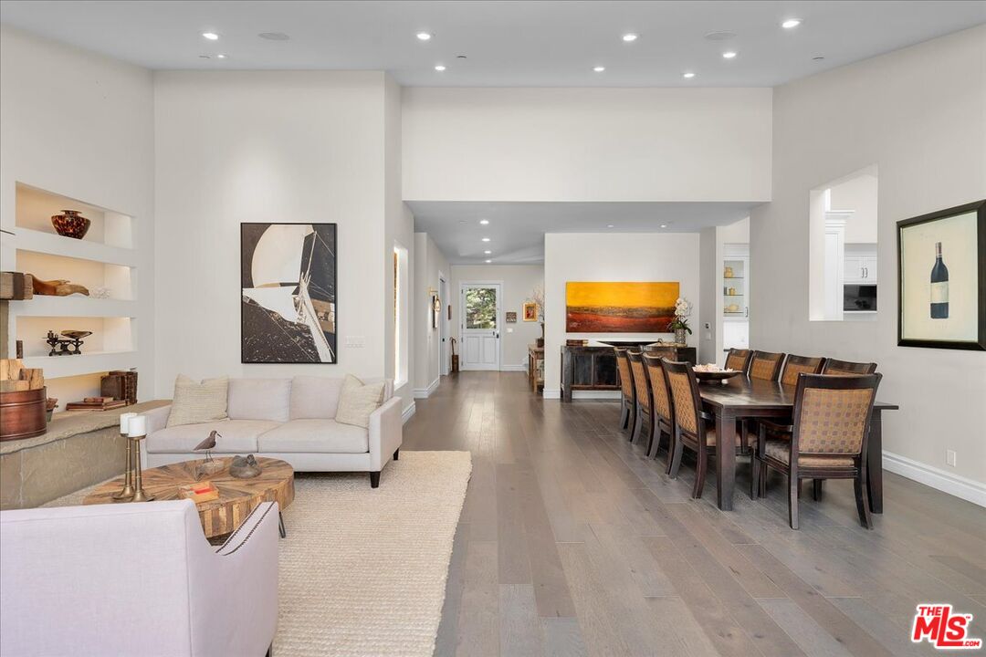 809 Leonard Road Los Angeles, CA 90049 - Photo 14 of 72 a living room with furniture and a flat screen tv