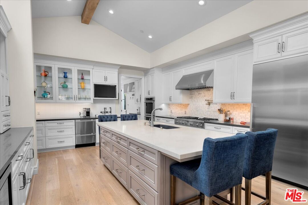 809 Leonard Road Los Angeles, CA 90049 - Photo 22 of 72