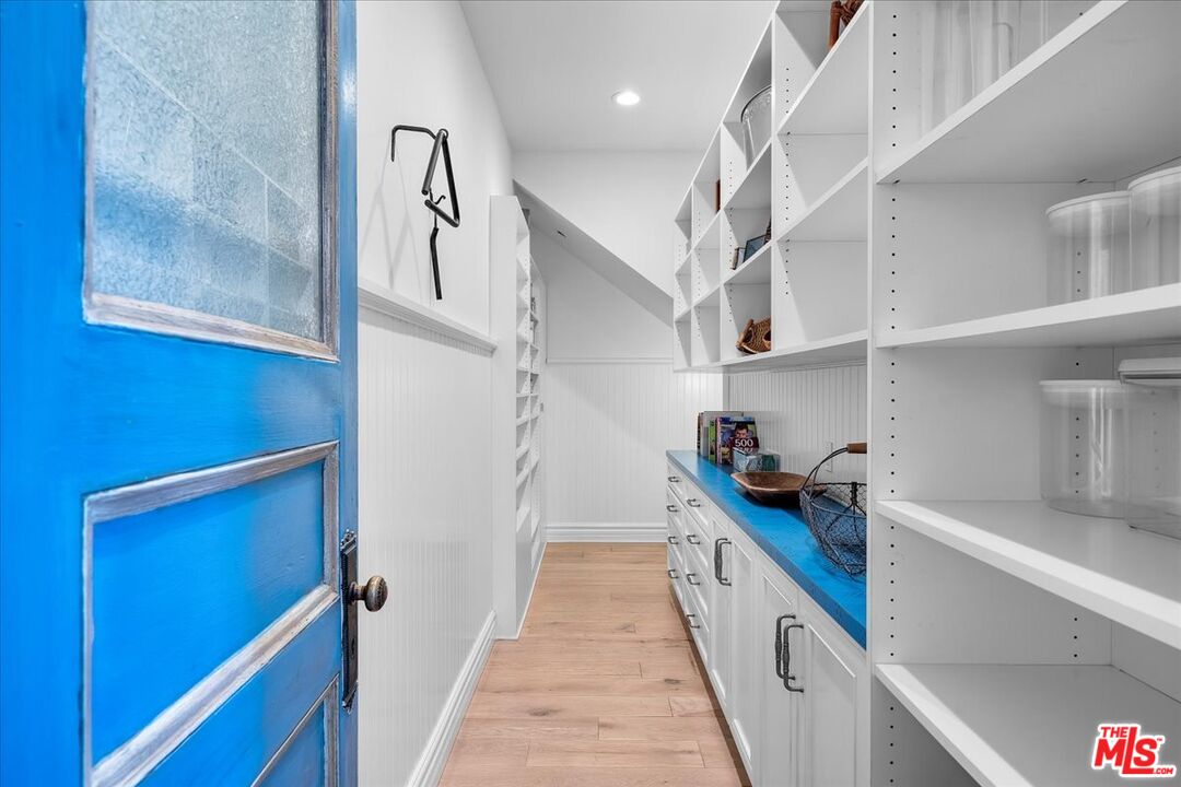 809 Leonard Road Los Angeles, CA 90049 - Photo 31 of 72