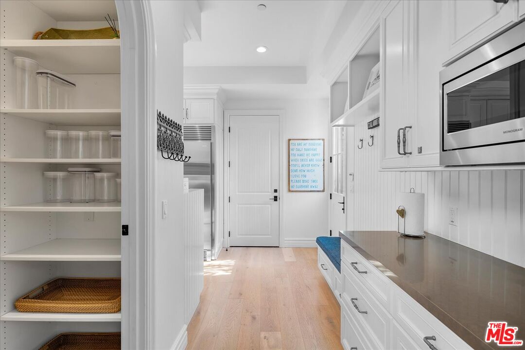 809 Leonard Road Los Angeles, CA 90049 - Photo 32 of 72 a kitchen with stainless steel appliances granite countertop a refrigerator and a sink