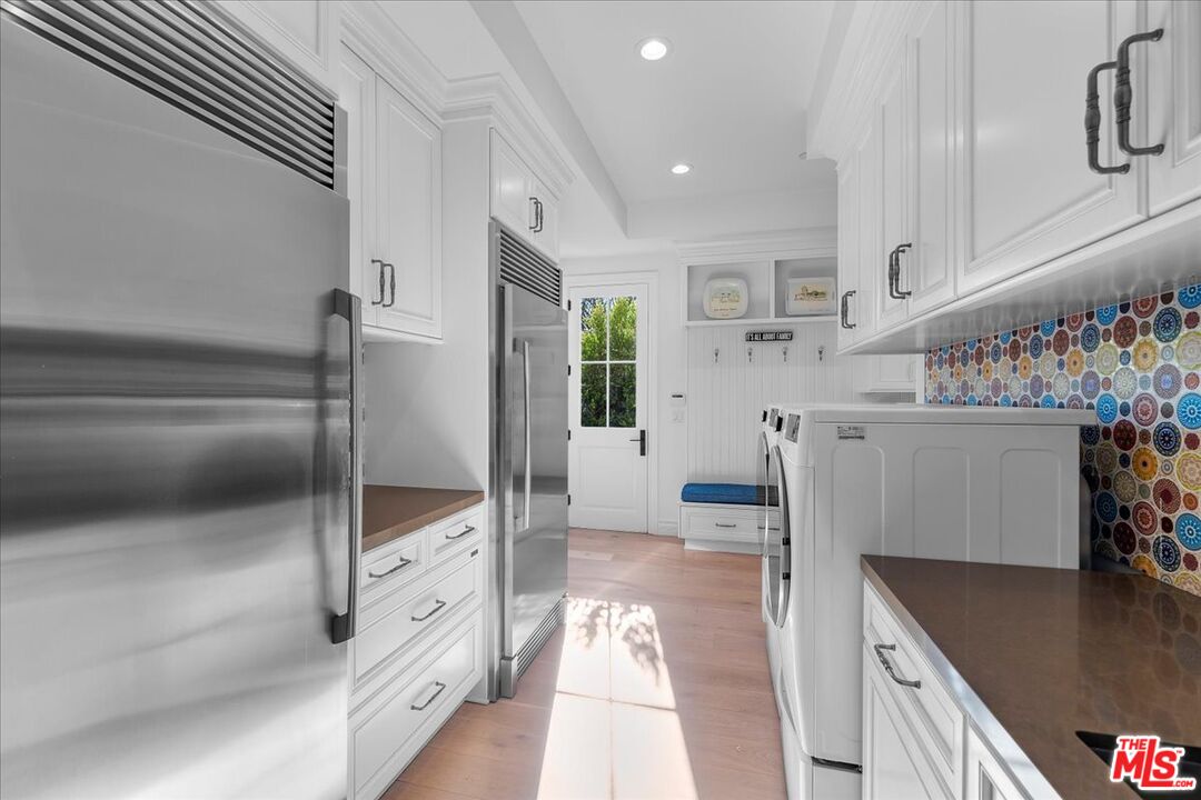 809 Leonard Road Los Angeles, CA 90049 - Photo 33 of 72 a kitchen with stainless steel appliances granite countertop a sink and a refrigerator