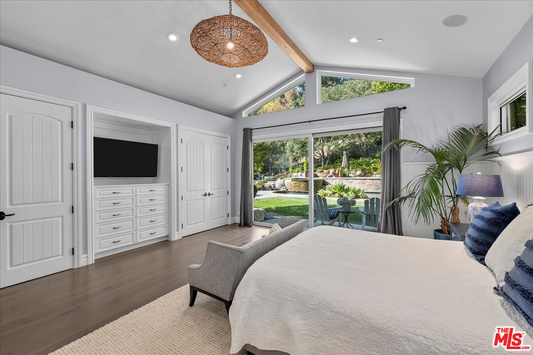 809 Leonard Road Los Angeles, CA 90049 - Photo 37 of 72 a bed room with a bed tv and a large window