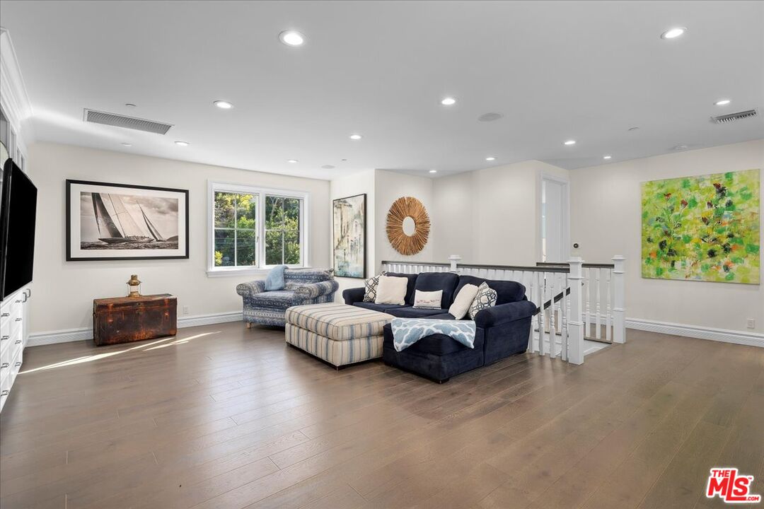 809 Leonard Road Los Angeles, CA 90049 - Photo 50 of 72 a living room with furniture and a large window