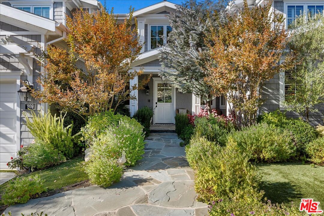 809 Leonard Road Los Angeles, CA 90049 - Photo 5 of 72