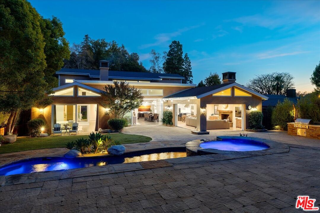 809 Leonard Road Los Angeles, CA 90049 - Photo 57 of 72 a view of a house with swimming pool and sitting area