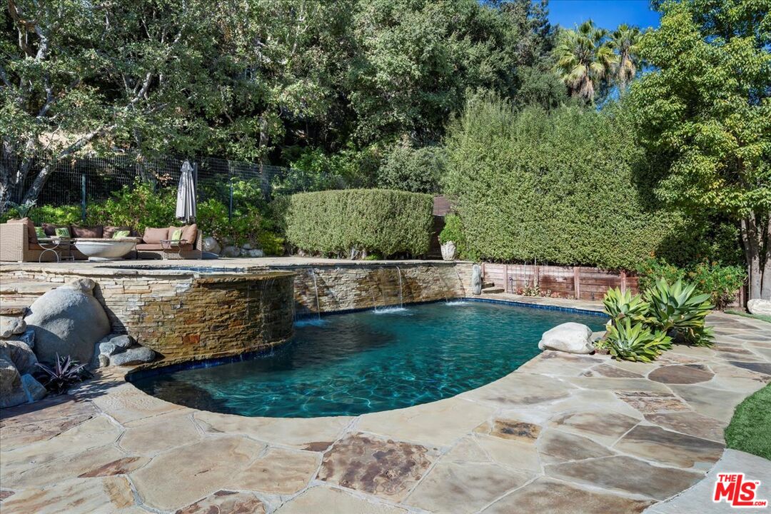 809 Leonard Road Los Angeles, CA 90049 - Photo 65 of 72 a view of a swimming pool with a sitting area