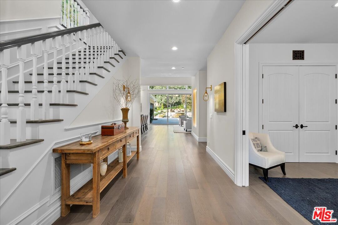 809 Leonard Road Los Angeles, CA 90049 - Photo 7 of 72