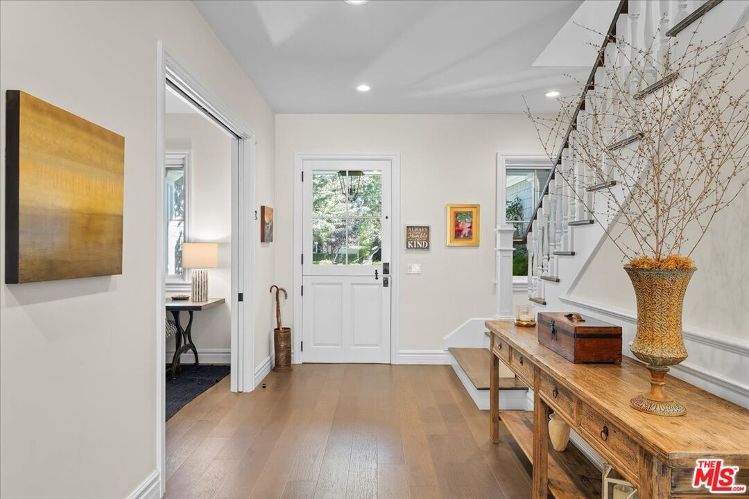 809 Leonard Road Los Angeles, CA 90049 - Photo 9 of 72