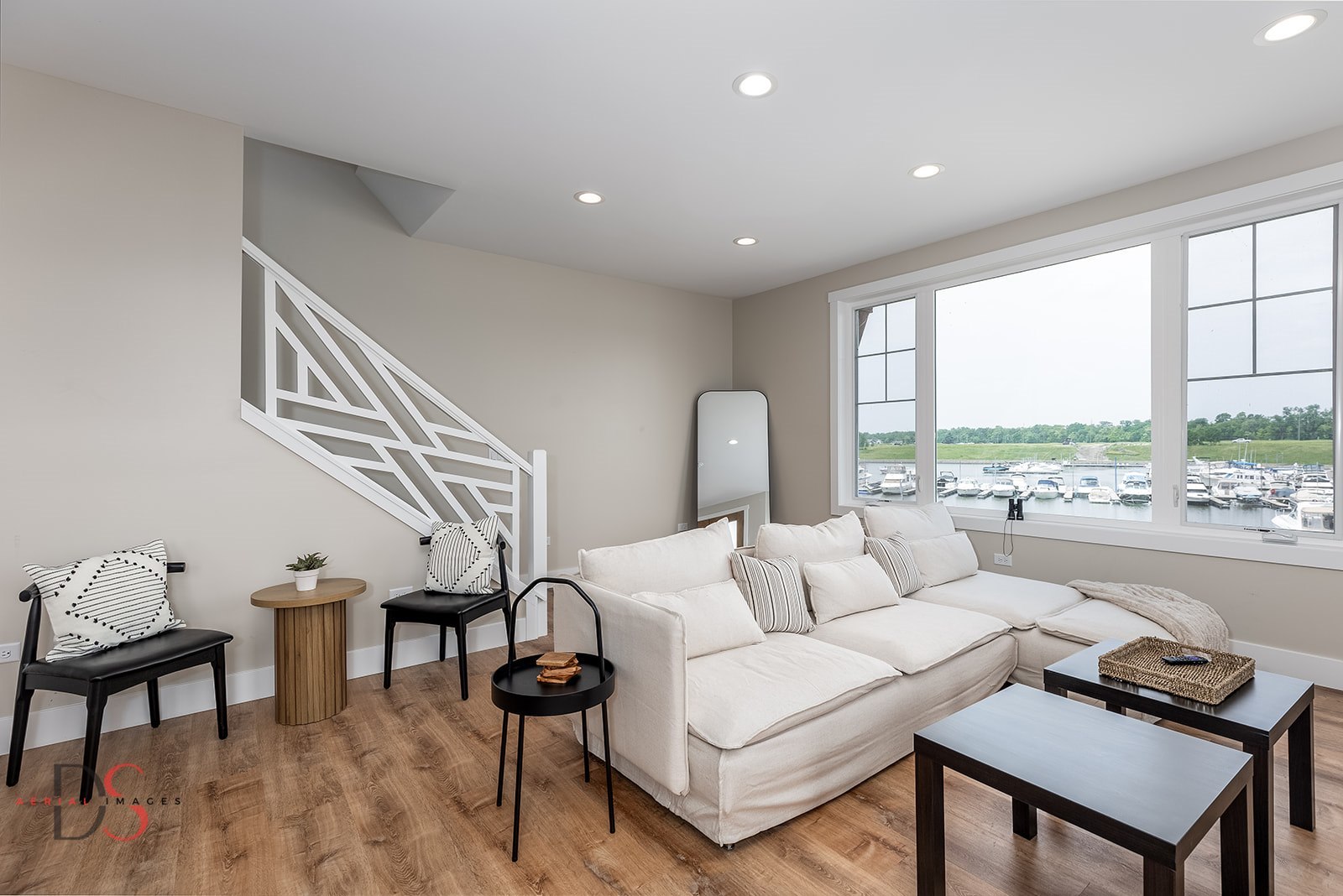 208 Leeward Way Ottawa, IL 61350 - Photo 12 of 28 a living room with furniture and a large window