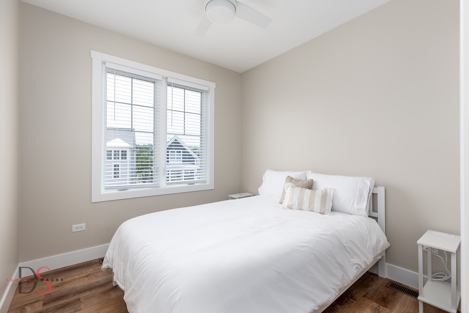 208 Leeward Way Ottawa, IL 61350 - Photo 15 of 28 a bedroom with a bed and a window