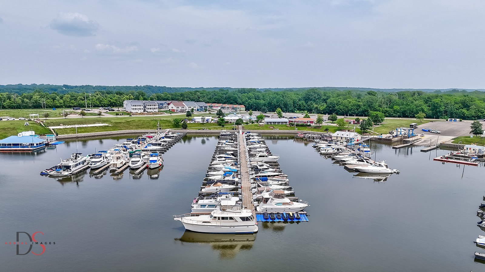 208 Leeward Way Ottawa, IL 61350 - Photo 22 of 28 a view of a lake with outdoor space