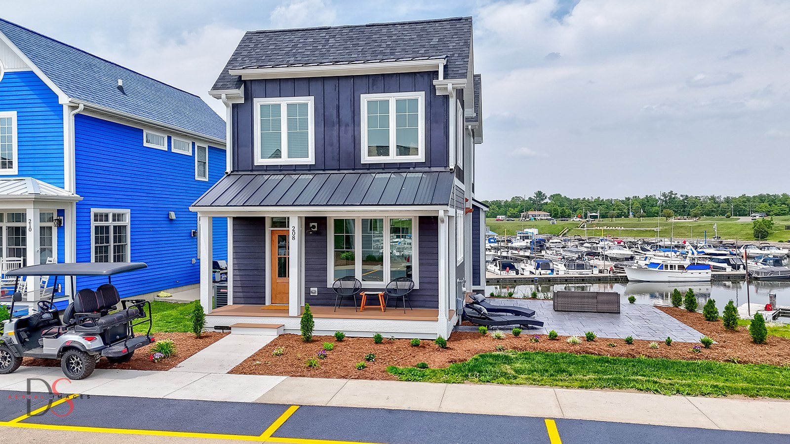 208 Leeward Way Ottawa, IL 61350 - Photo 3 of 28 a front view of a house with garden and porch