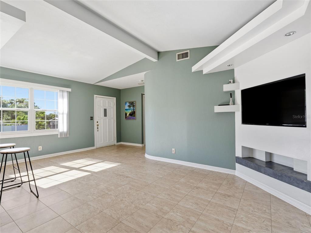 5209 Lloyd Street Seffner, FL 33584 - Photo 13 of 37