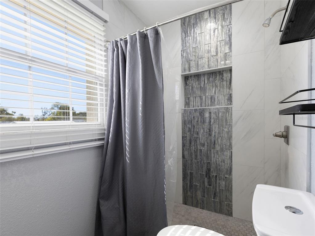 5209 Lloyd Street Seffner, FL 33584 - Photo 18 of 37