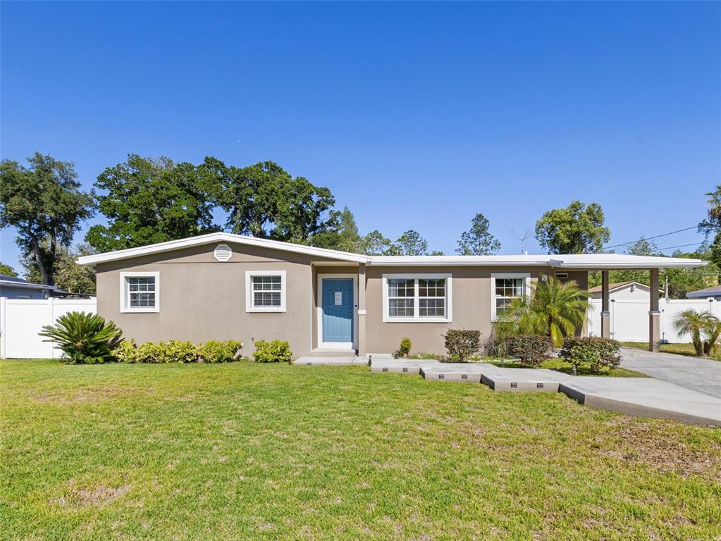5209 Lloyd Street Seffner, FL 33584 - Photo 2 of 37