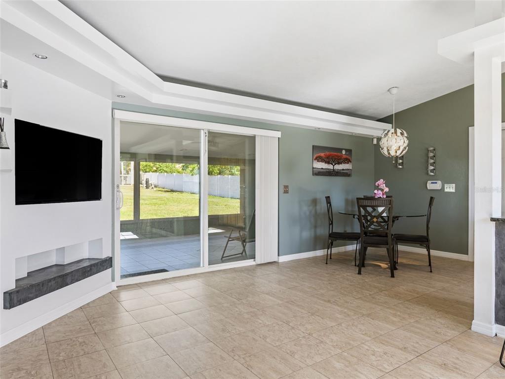 5209 Lloyd Street Seffner, FL 33584 - Photo 4 of 37