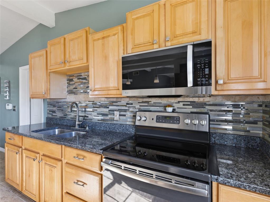 5209 Lloyd Street Seffner, FL 33584 - Photo 5 of 37