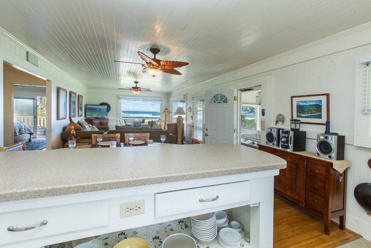 7206 Alamoo Road Hanalei, HI 96714 - Photo 9 of 17 a view of a living room and dining room