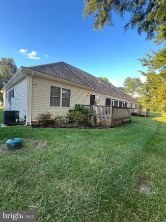 a view of a house with backyard and garden