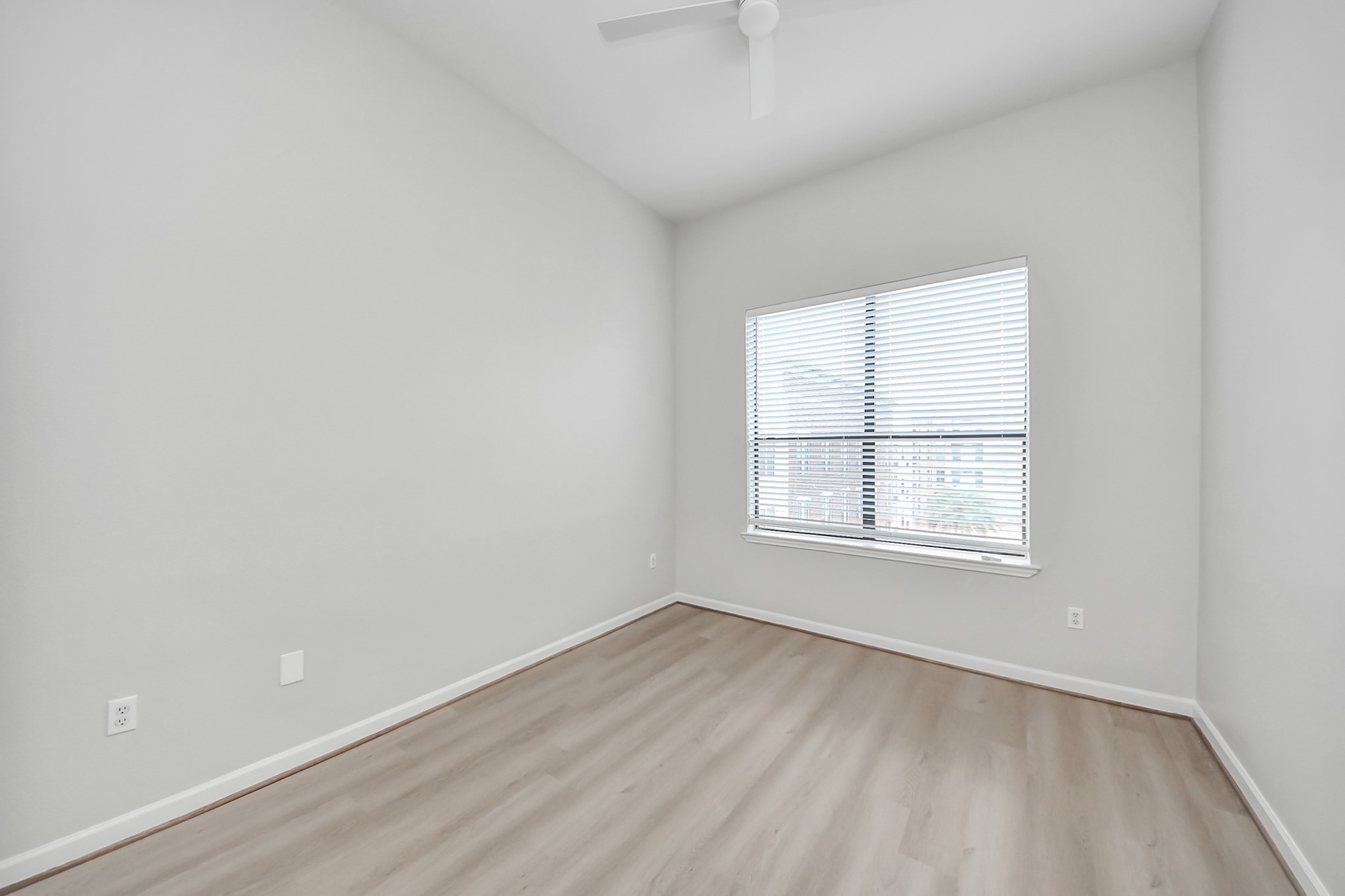 6363 San Felipe Street, Unit 549 Houston, TX 77057 - Photo 15 of 43 an empty room with wooden floor and windows