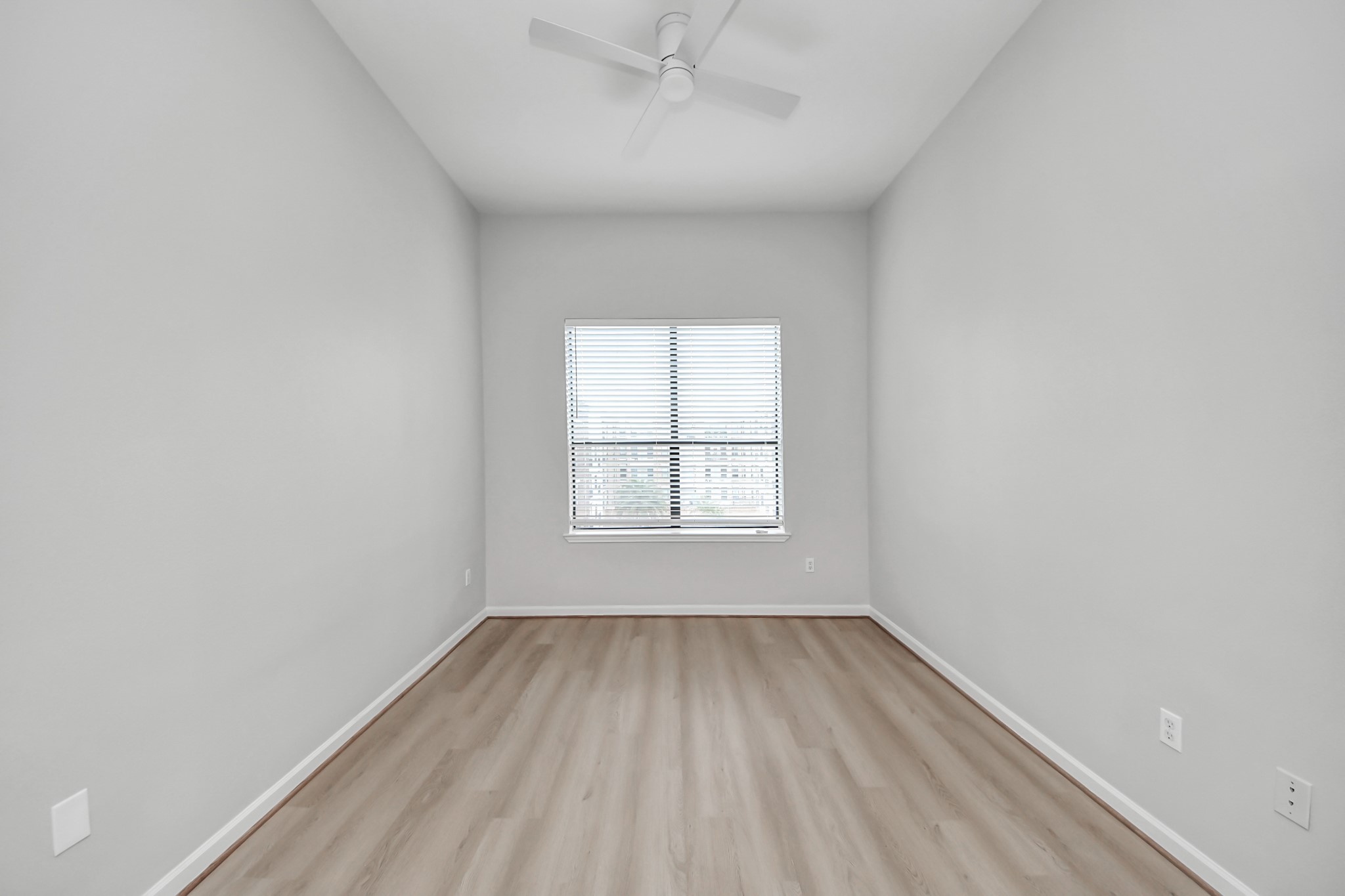 6363 San Felipe Street, Unit 549 Houston, TX 77057 - Photo 18 of 43 an empty room with wooden floor and windows
