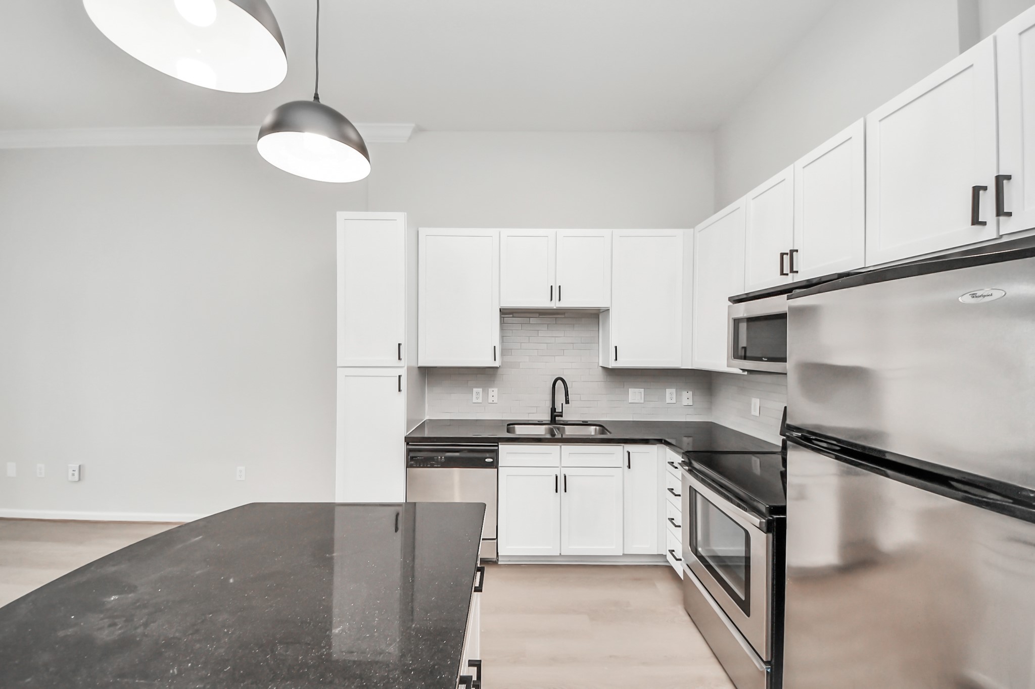 6363 San Felipe Street, Unit 549 Houston, TX 77057 - Photo 6 of 43 a kitchen with granite countertop a sink a stove and cabinets
