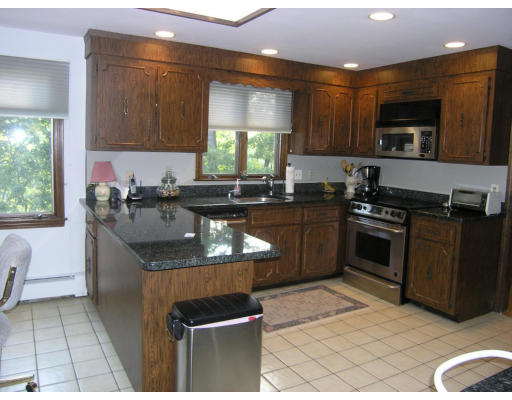 10 Arthur Road Wakefield, MA 01880 - Photo 6 of 15