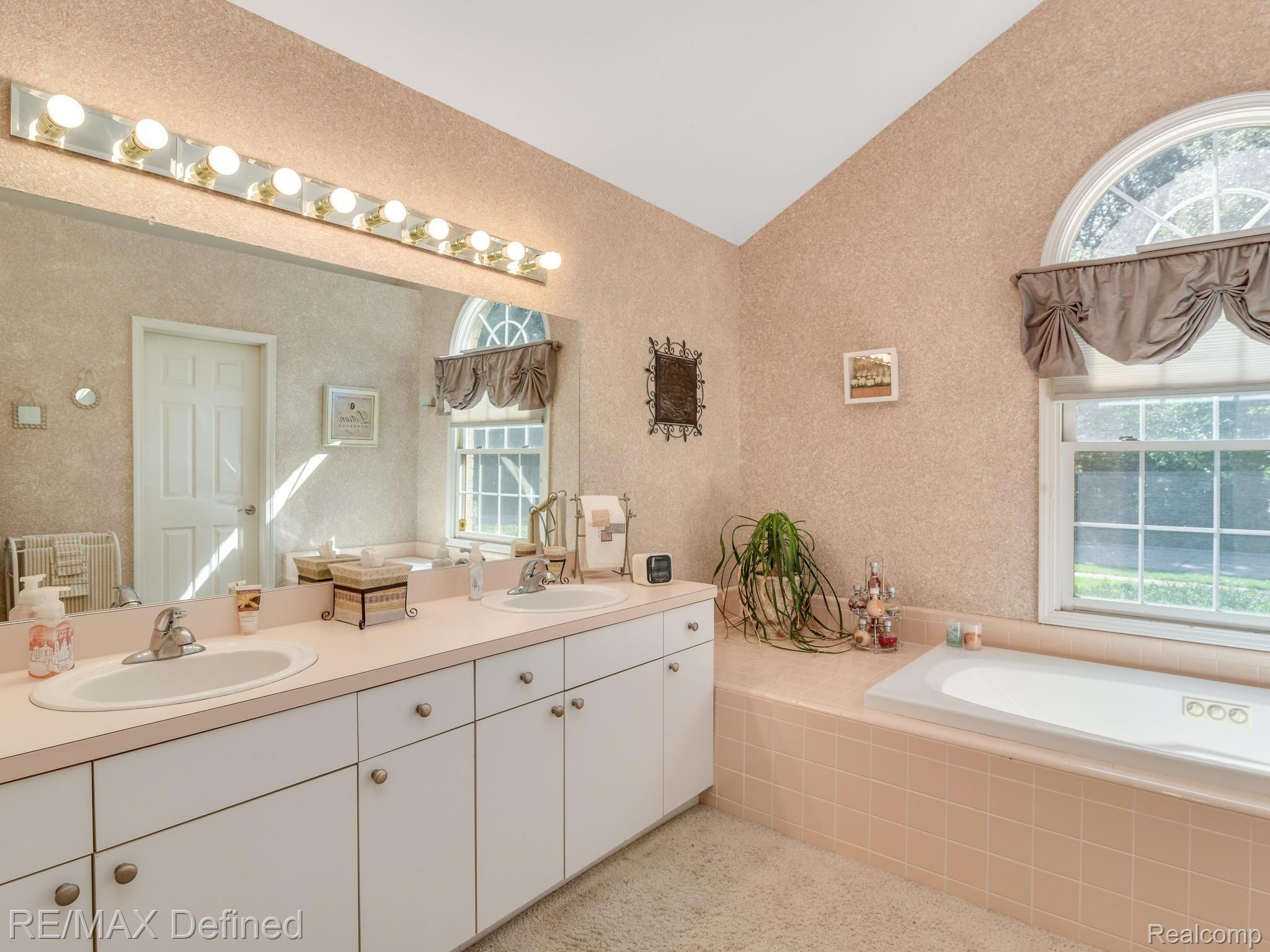3151 Lexham Lane Rochester, MI 48309 - Photo 27 of 34 3151 Lexham Ln Rochester Hills-019-020-3151 Lexham Ln Rochester Hills-MLS_Size.jpg