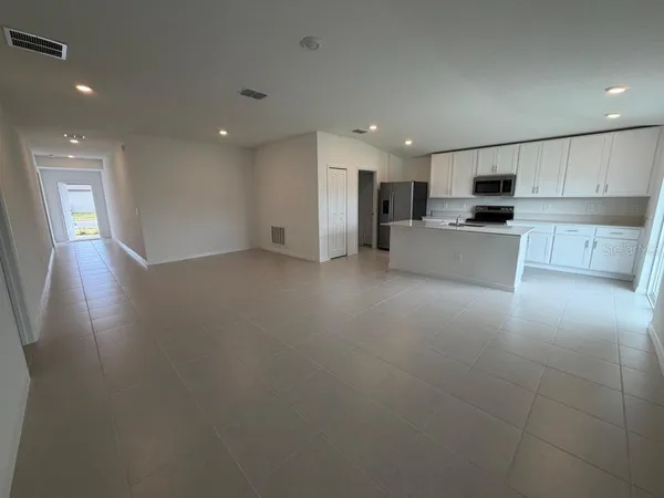 $2,100 | 2155 Lone Oak Lane, Lakeland, FL 33801