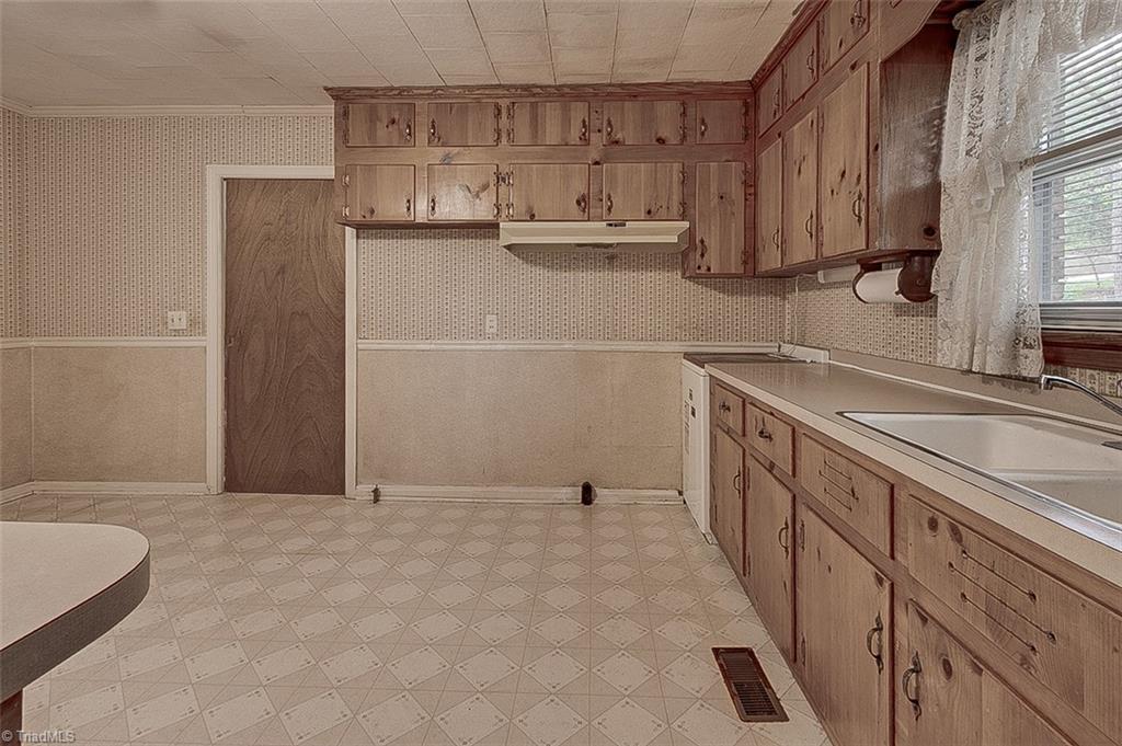 1407 Meadowbrook Road Asheboro, NC 27203 - Photo 14 of 33