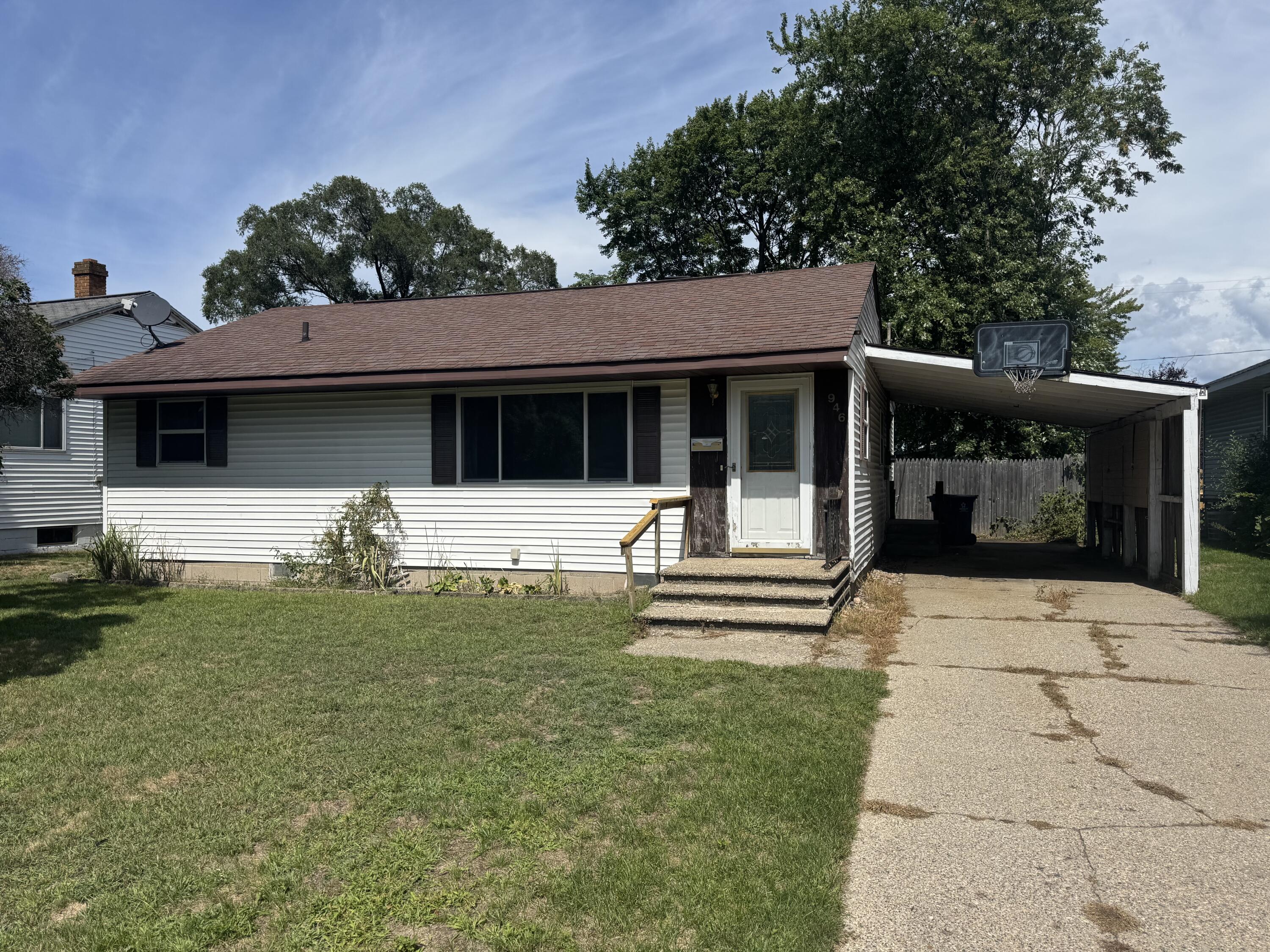 946 Post Road Muskegon, MI 49441 - Photo 1 of 17 IMG_7373