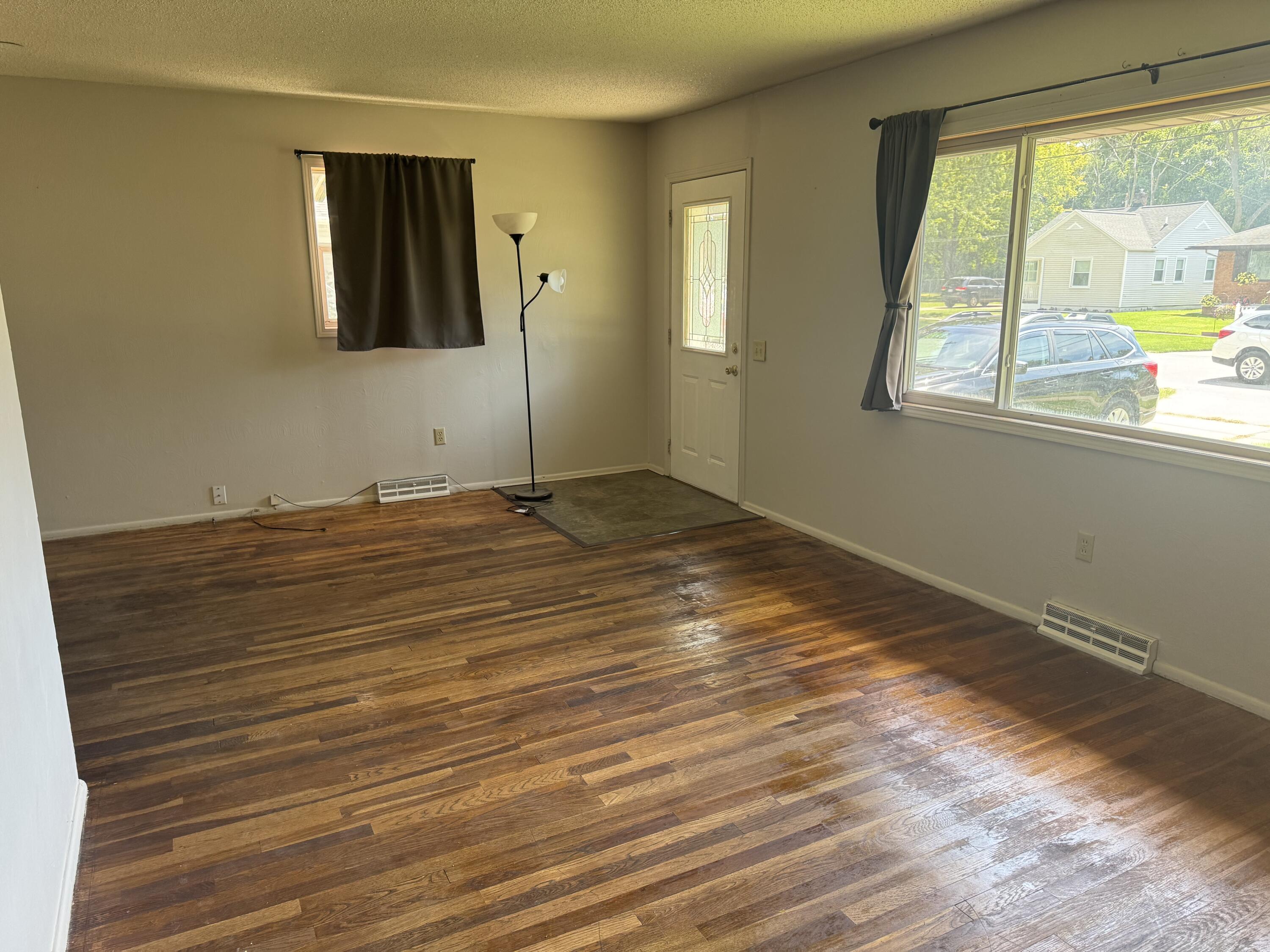 946 Post Road Muskegon, MI 49441 - Photo 5 of 17 IMG_7387
