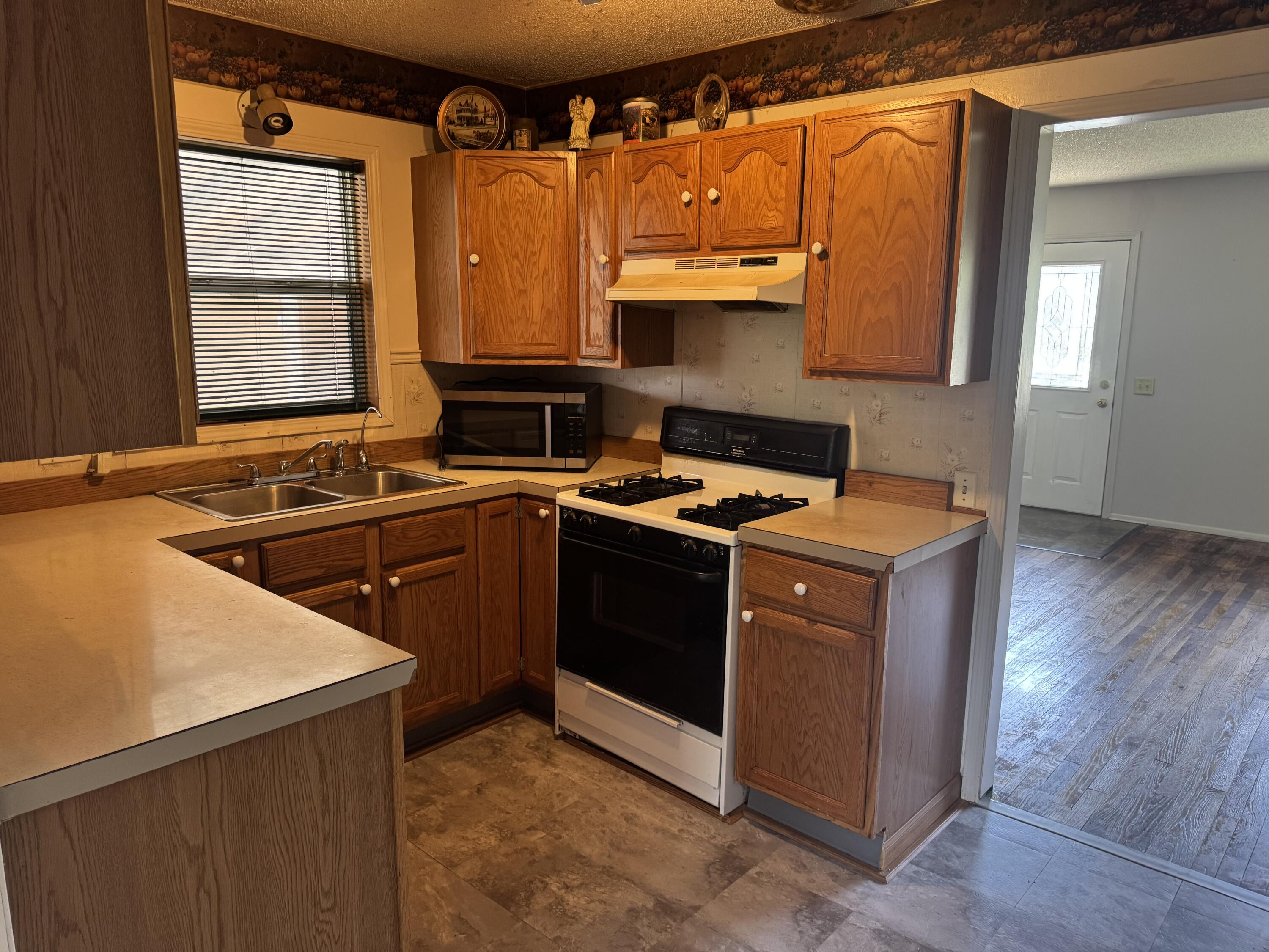 946 Post Road Muskegon, MI 49441 - Photo 7 of 17 IMG_7382