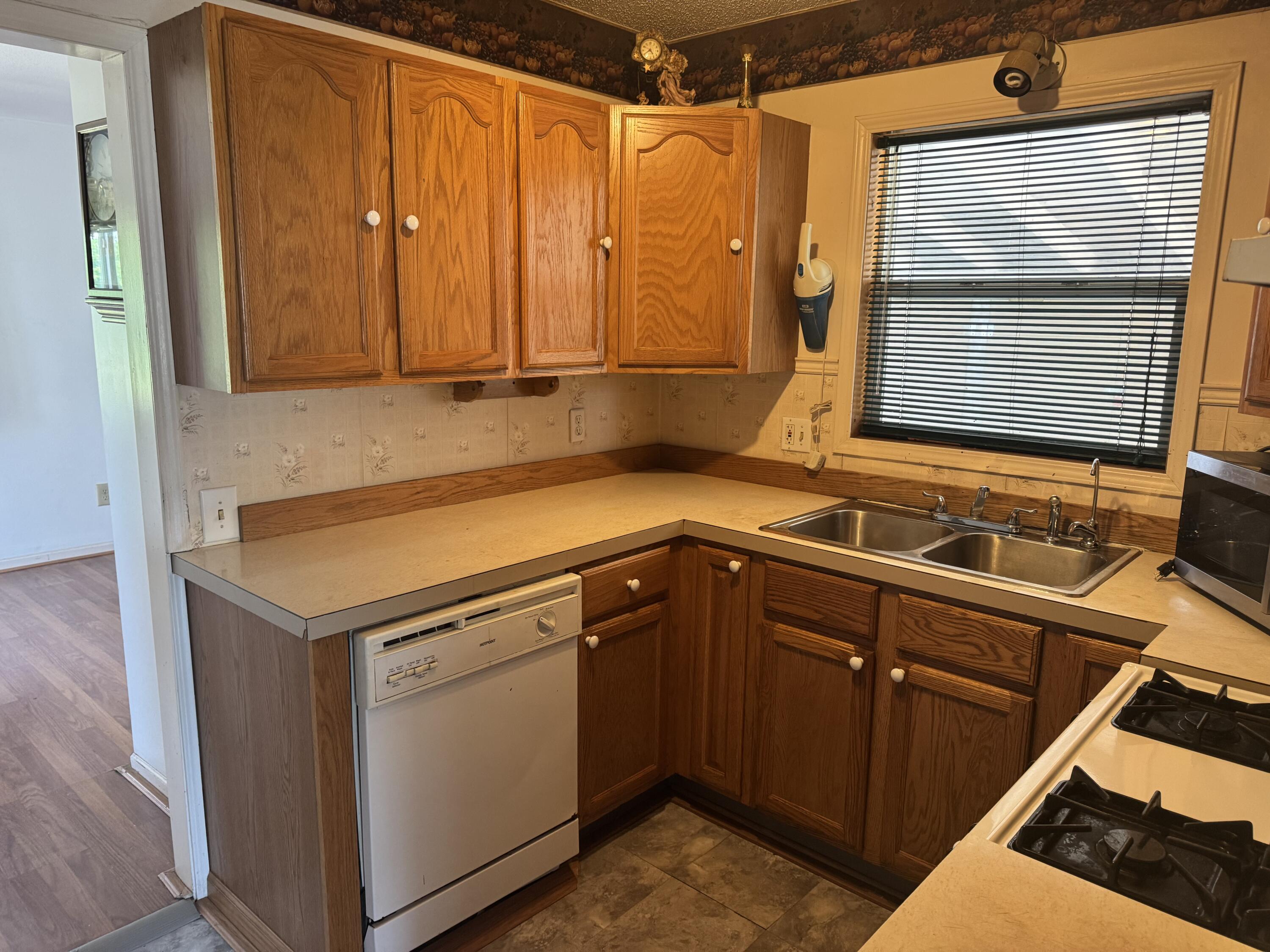 946 Post Road Muskegon, MI 49441 - Photo 8 of 17 IMG_7383