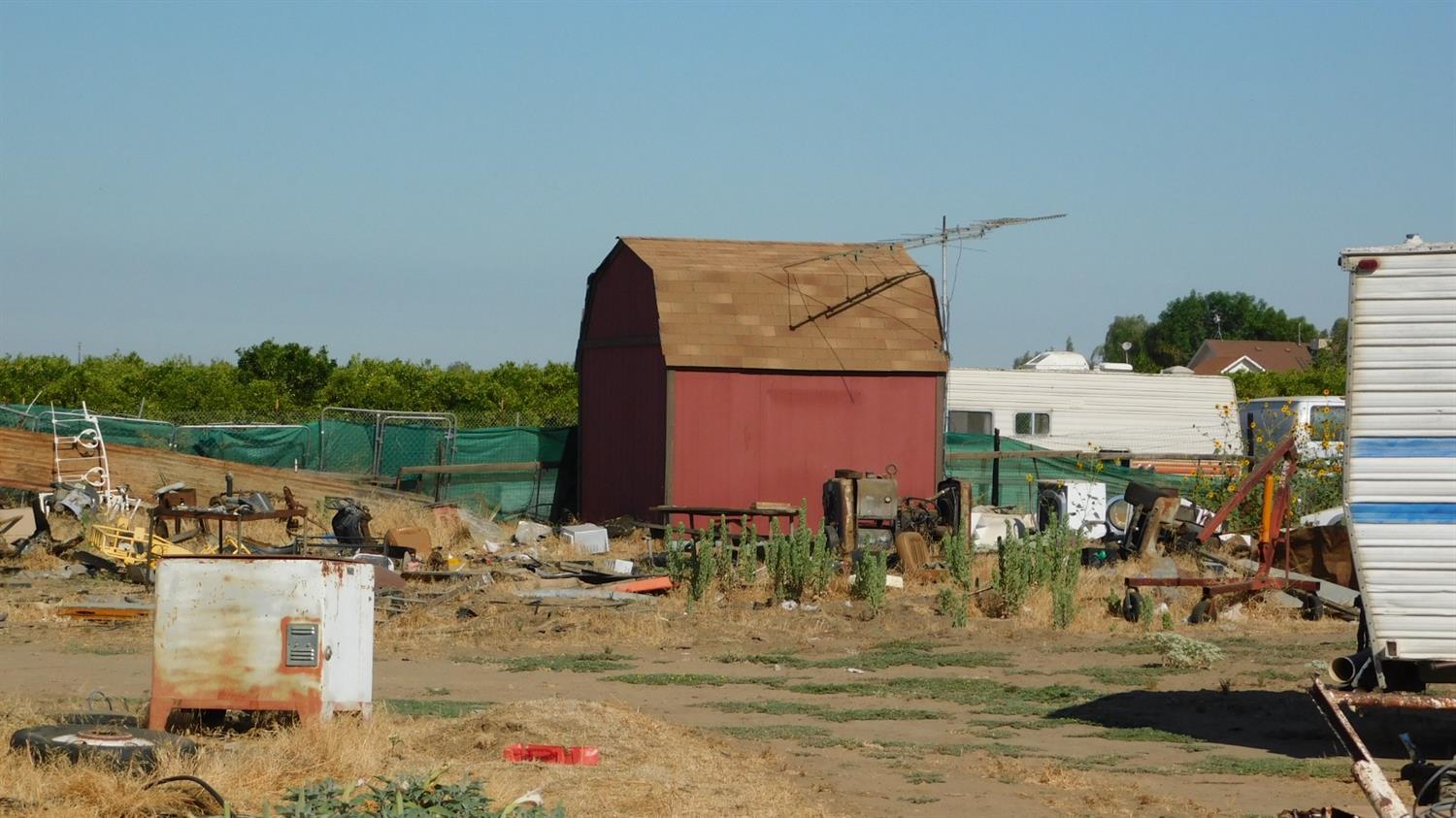 4084 South Lemon Avenue Reedley, CA 93654 - Photo 13 of 35 Barn Included with no value/as is.