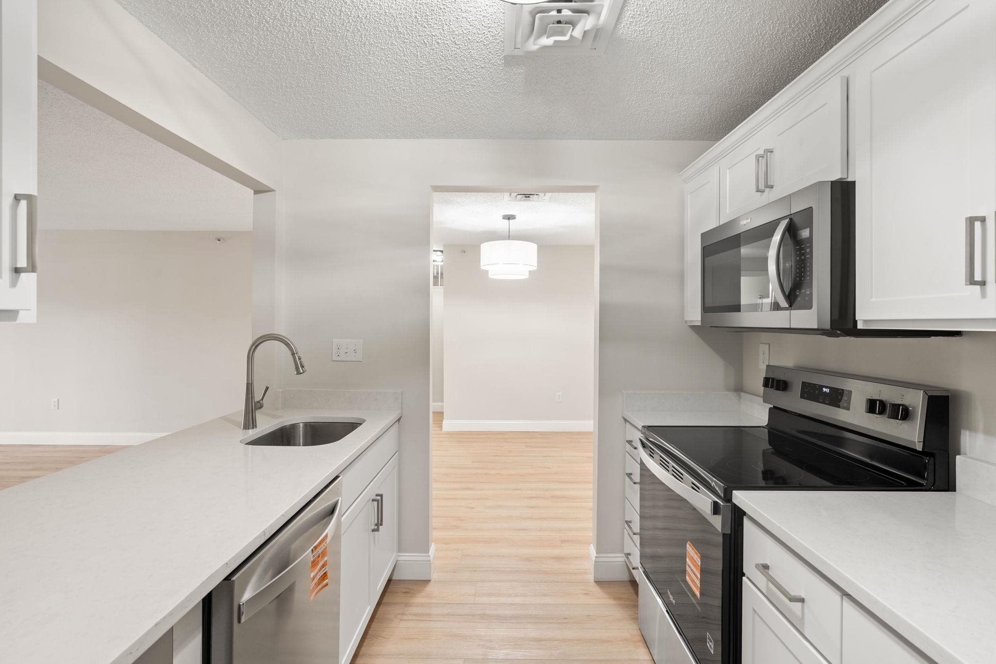 3 Mayfair Lane, Unit 207 Nashua, NH 03063 - Photo 2 of 31