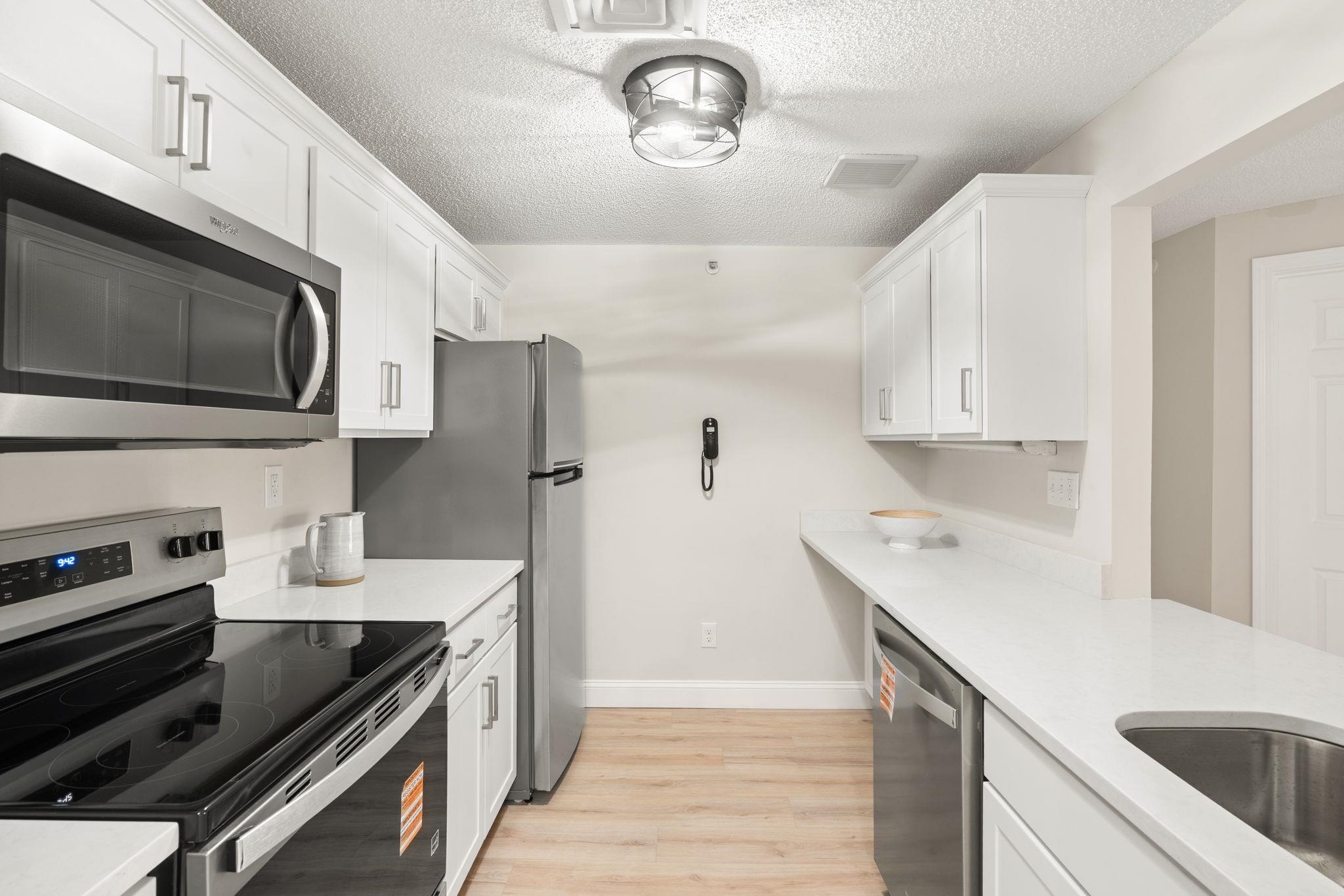 3 Mayfair Lane, Unit 207 Nashua, NH 03063 - Photo 3 of 31