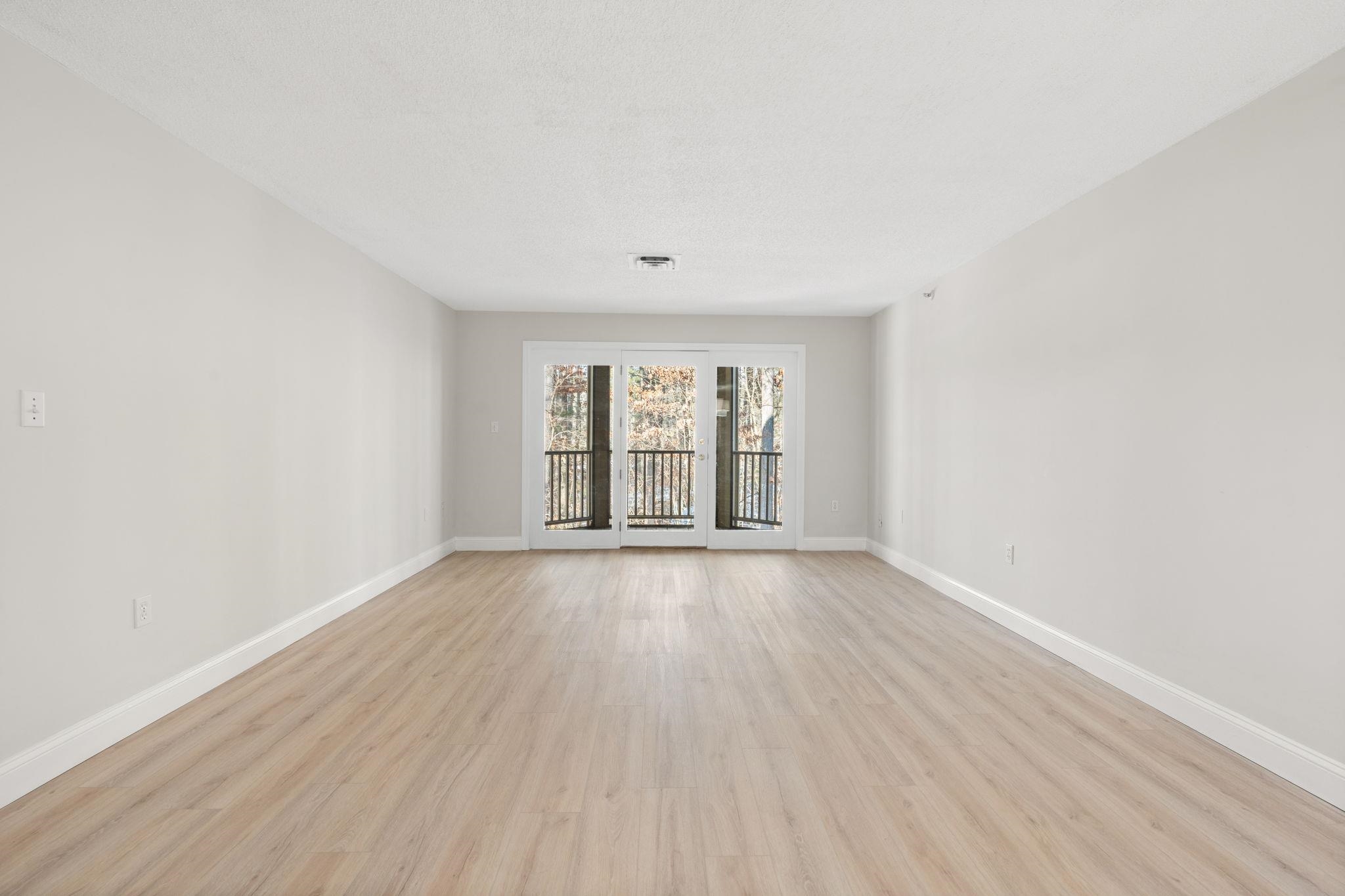 3 Mayfair Lane, Unit 207 Nashua, NH 03063 - Photo 5 of 31