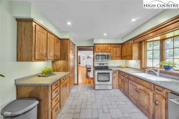 $700,000 | 491 Mountain Aire Lane, West Jefferson, NC 28694