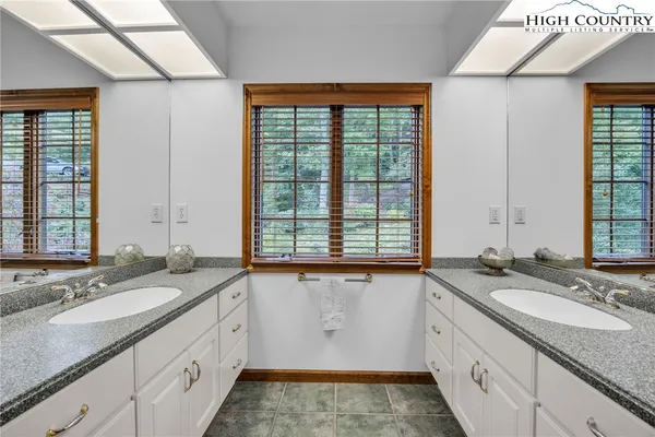 $700,000 | 491 Mountain Aire Lane, West Jefferson, NC 28694