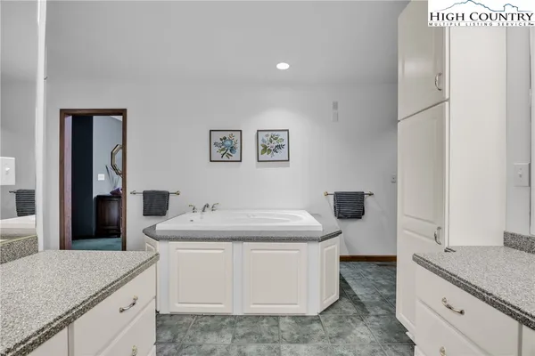 $700,000 | 491 Mountain Aire Lane, West Jefferson, NC 28694