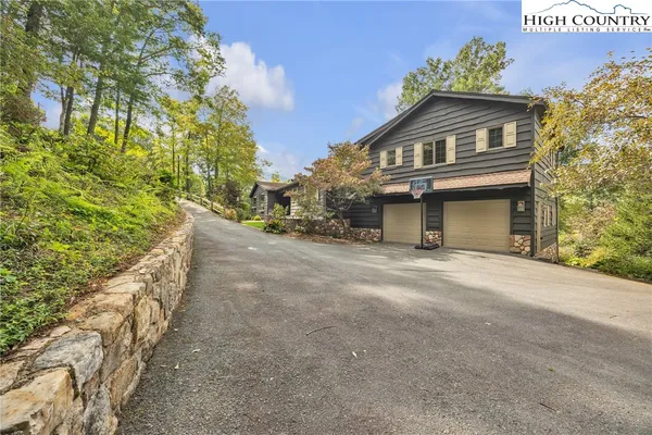 $700,000 | 491 Mountain Aire Lane, West Jefferson, NC 28694